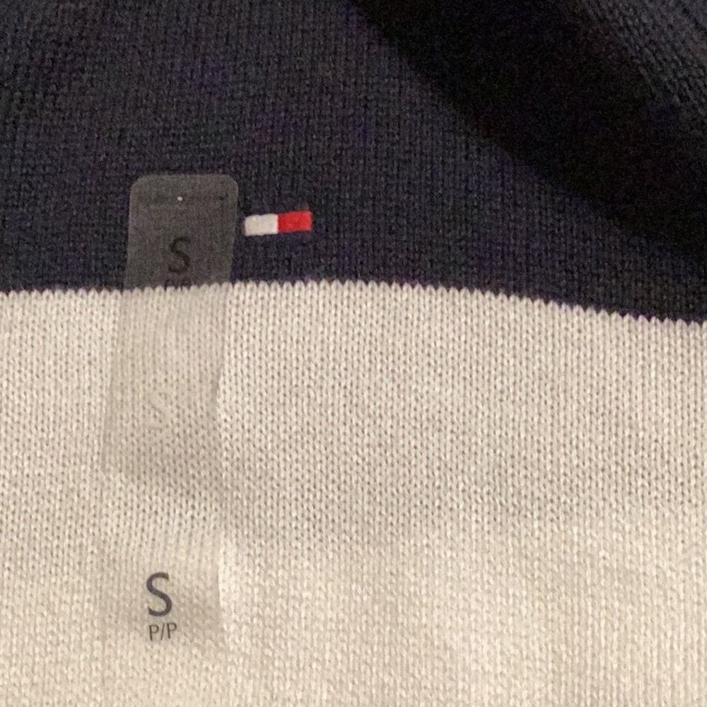 NWT Tommy Hilfiger Size S Men’s Half‎ Zip Sweater - Picture 3 of 6
